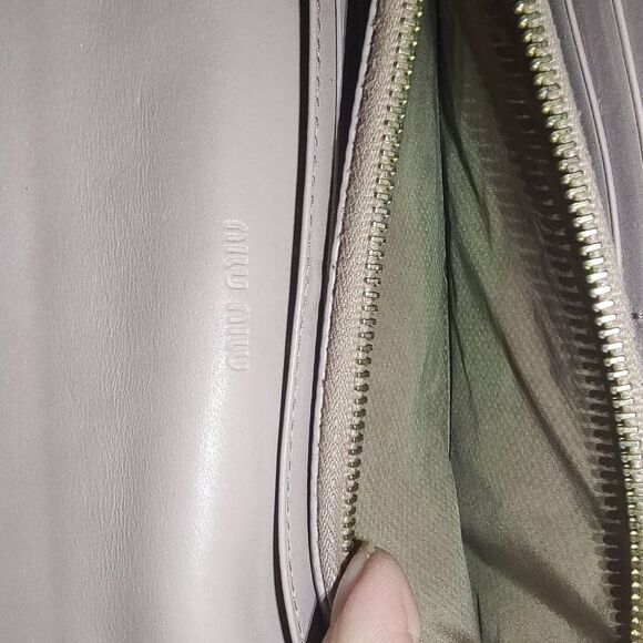 Miu Miu croc-embossed bifold wallet VGUC - Picture 7 of 10